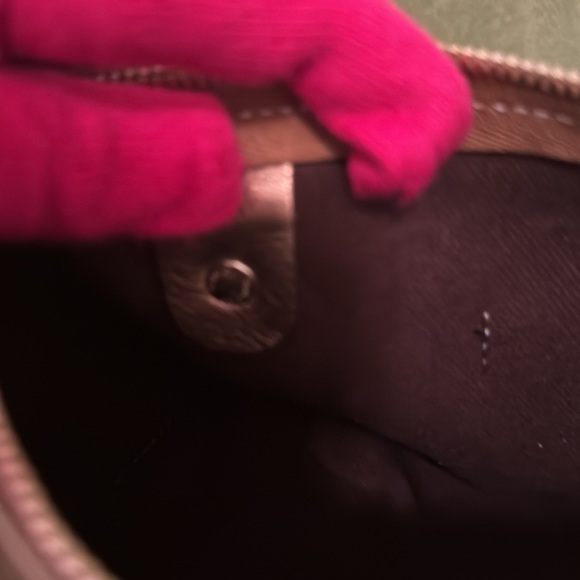 Gucci, Rare metallic gold Gucci mini sachel with bonus Gucci charm - Picture 6 of 14